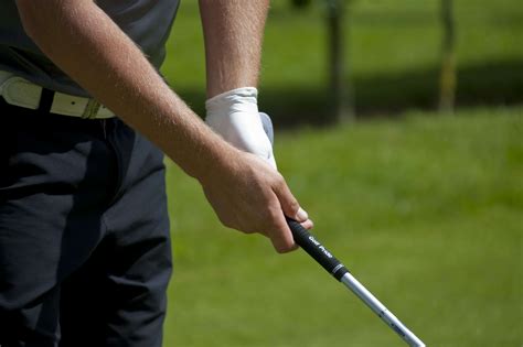 1. Place the club so it’s directly in the midline of your body. 2. Place top hand next to grip. 3. Line the club up so that it lies in the middle of your index finger and continues to the base of your pinky finger. 4. Wrap your fingers around the club with your thumb pointing straight down the shaft. 5.